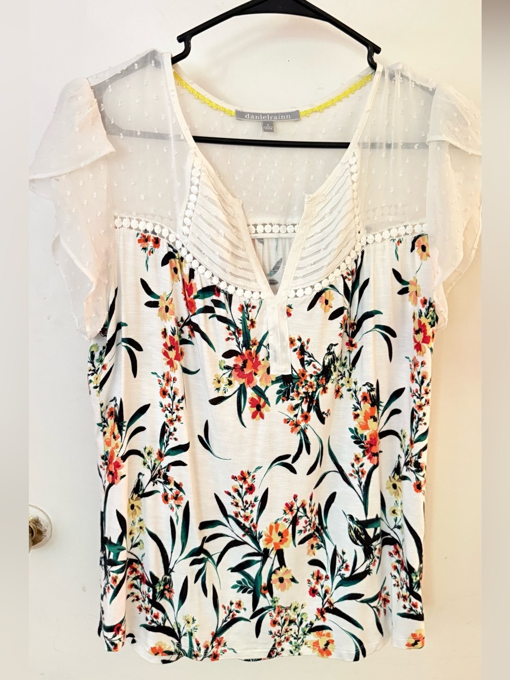 Daniel Rainn White Floral Split-Neck Flutter Sleeve Top
